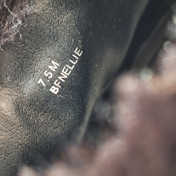 B Makowsky Nellie Black Suede Oxford Wedge Booties 7.5 - Picture 10 of 11